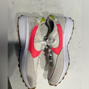 Nike Waffle One Sneakers Women’s 9.5 White Pink Gum Sole Running Shoes